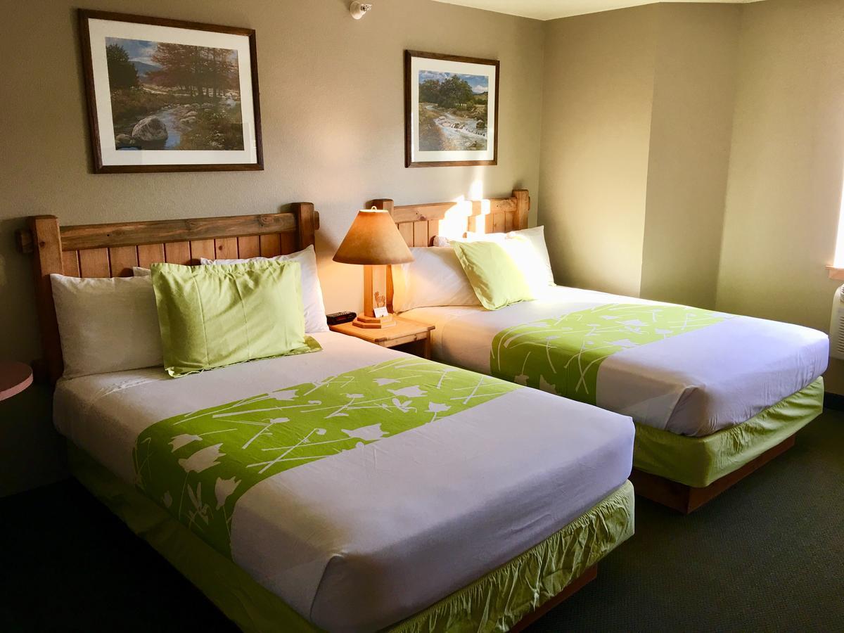 Boulder Creek Inn Donnelly ภายนอก รูปภาพ