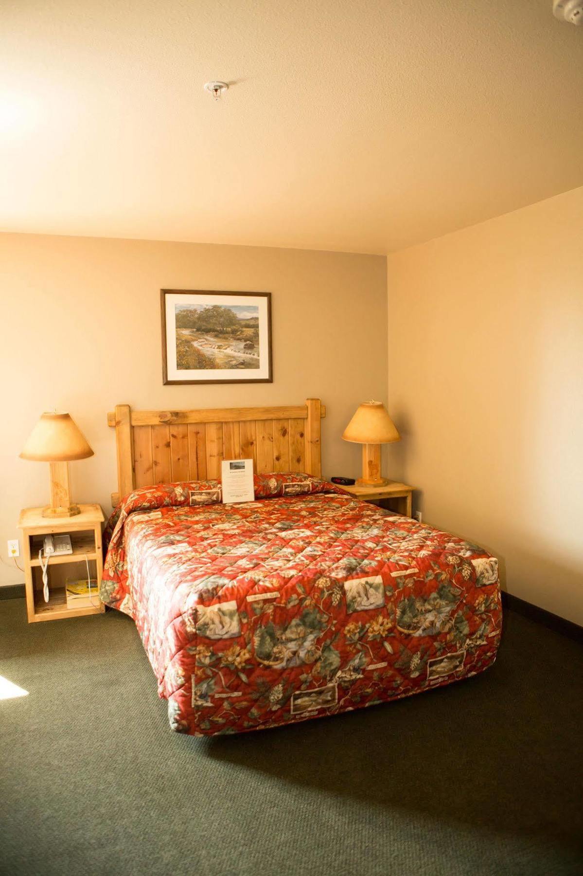Boulder Creek Inn Donnelly ภายนอก รูปภาพ